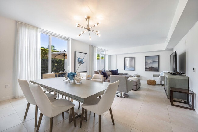 Building Photo - 401 N Birch Rd