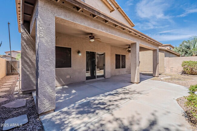 Building Photo - 519 E Rainbow Dr