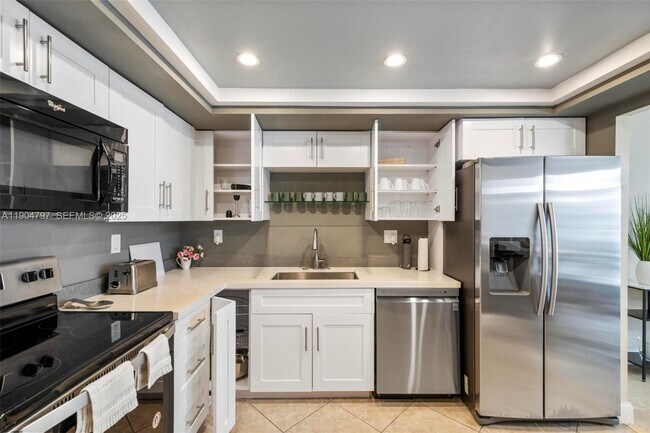 Building Photo - 18061 Biscayne Blvd