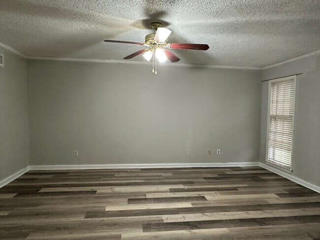 Building Photo - 8588 Kettering Dr