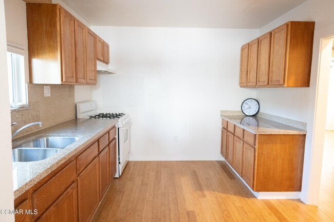 Building Photo - 1132 Mariposa Ave