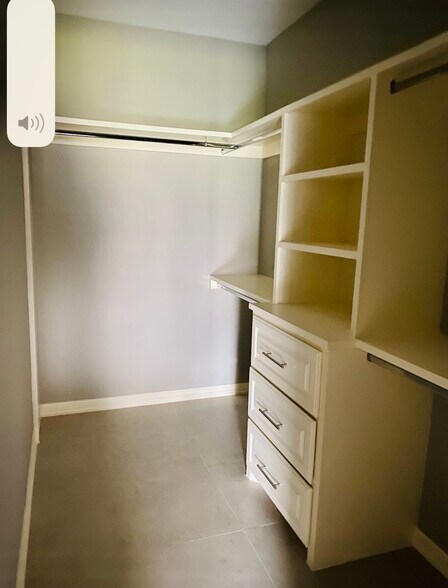 Building Photo - 3873 Tolosa St