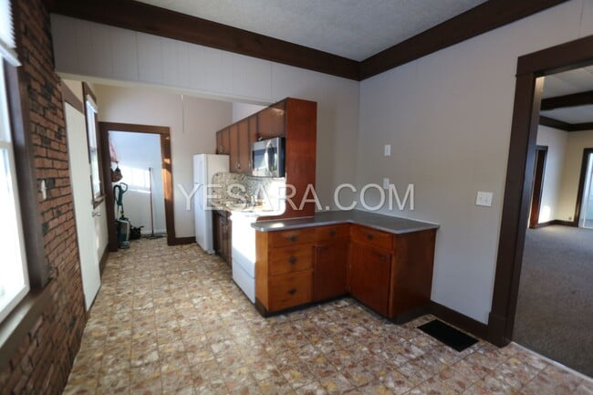 Building Photo - 2 Bedroom 1 Bath