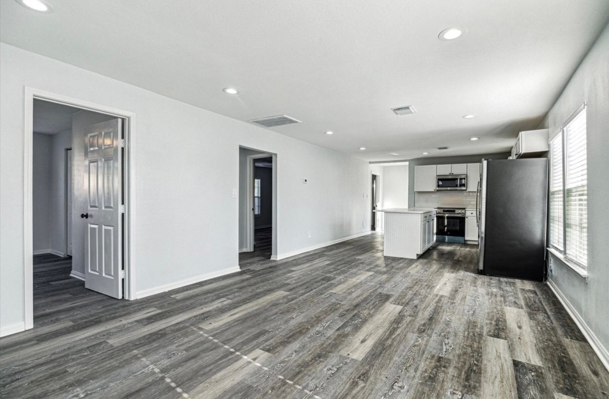 Building Photo - 7846 S Howton St