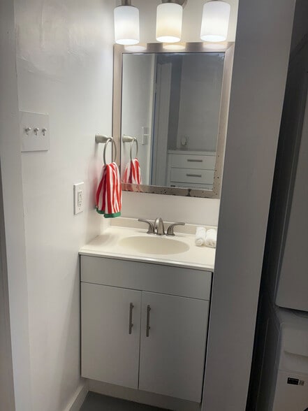 Building Photo - 3006 Stoneway Dr