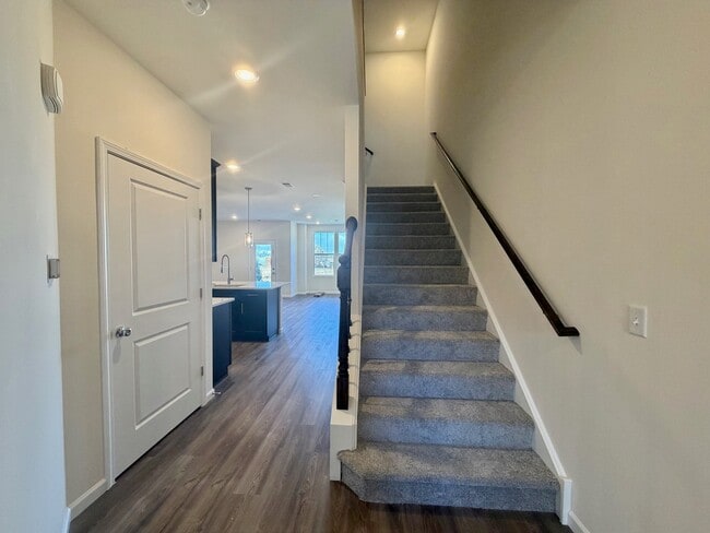 Building Photo - 704 Switchgrass Wy