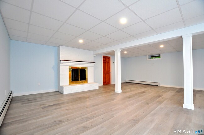 Building Photo - 84 Holcomb St