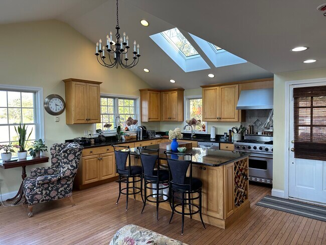 Building Photo - 2 Oxford St