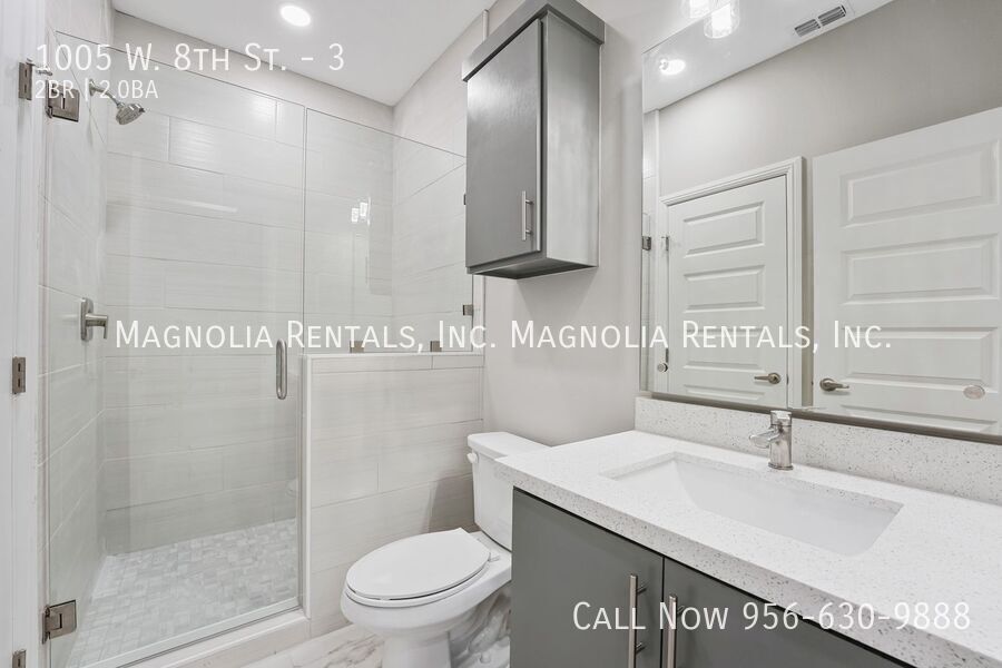 Building Photo - 1005 W 8th St