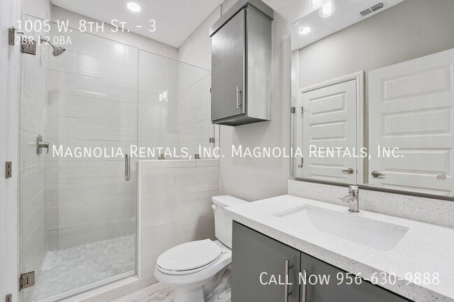 Building Photo - 1005 W 8th St