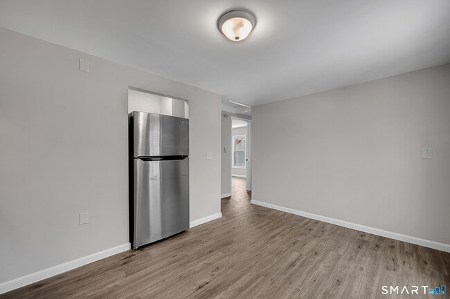 Building Photo - 8 Bancroft St