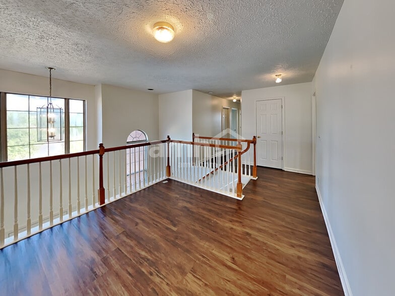 Building Photo - 120 Rose Garden Ln