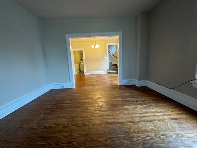 Primary Photo - 303 Main St