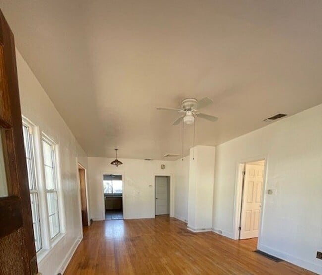 Building Photo - Reduced Adorable 3 Bedroom 2 Bath In Upper...