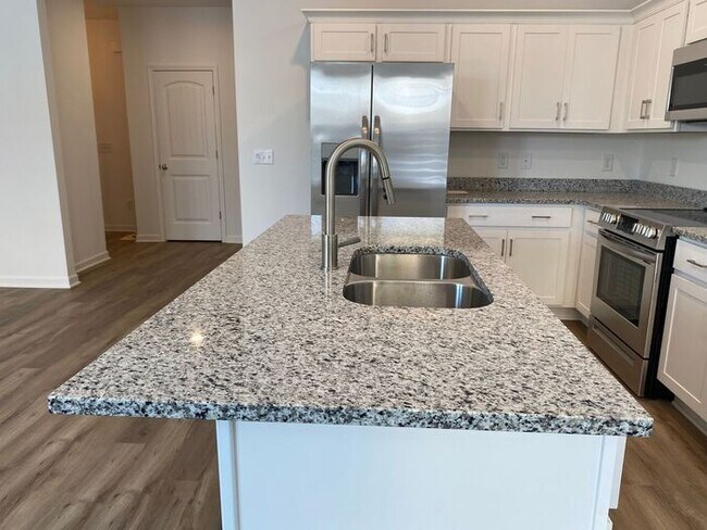 Building Photo - New House Near Nashboro Village - Close to Airport & Lake!