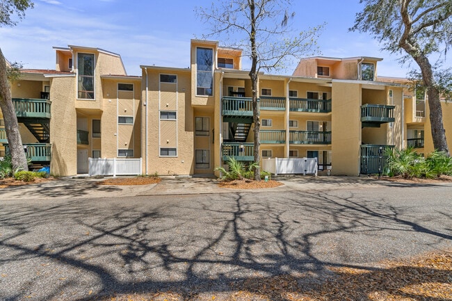 Building Photo - 300 Yacht Club Dr