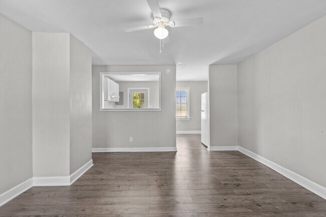 Building Photo - 2101 Montclair Dr