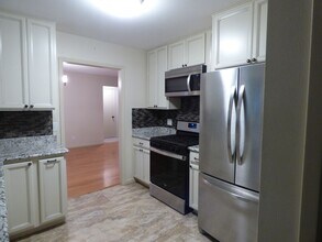 Building Photo - Beautiful Home in Longmont Estates