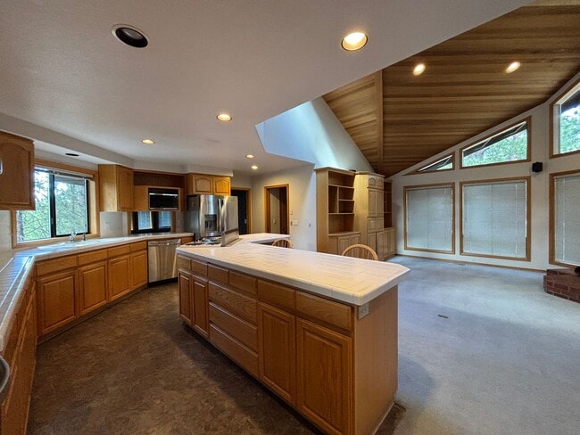 Building Photo - Stunning 3 Bed/ 2.5-Bath Home on the River...