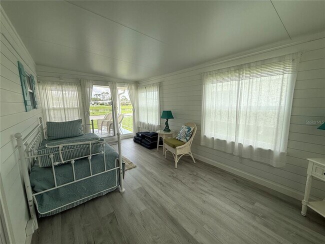 Building Photo - 637 Los Altos