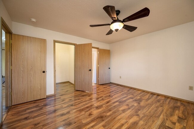 Building Photo - 3 BEDROOM | 2 BATHROOM | 2 CAR GARAGE | AI...