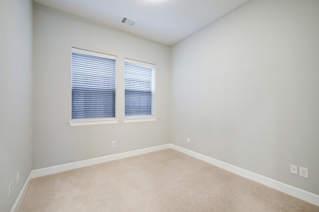 Building Photo - 2119 Naomi St