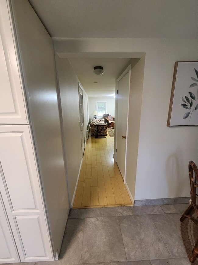 Building Photo - Charming Cottage-Style Home for Rent in Or...