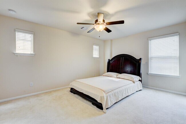 Building Photo - 23707 Walnut Maze Ct