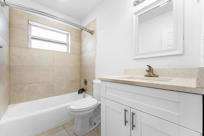 Building Photo - 331 SE 19th Ave