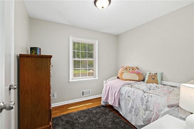 Building Photo - Adorable Three Bedroom Ranch in Overland Parkh