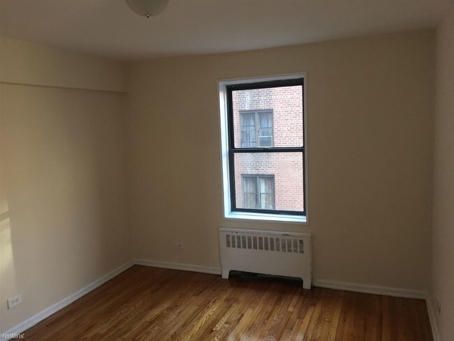 Building Photo - 2 br, 1 bath House - 14152 85th Rd 5D