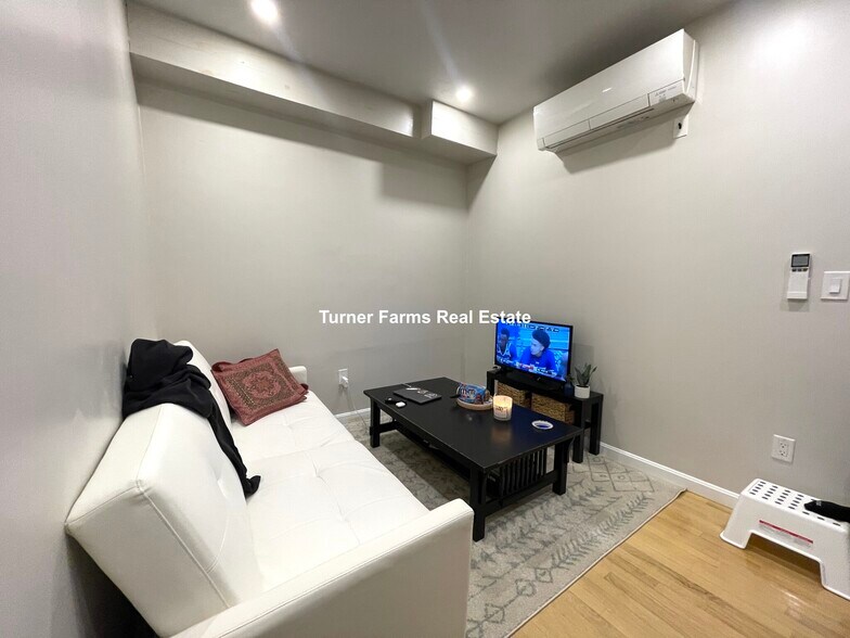 Building Photo - 91 Hudson St