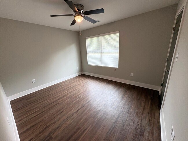 Building Photo - 184 Johnson Dr Ext