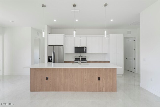 Building Photo - 3005 28th St SW