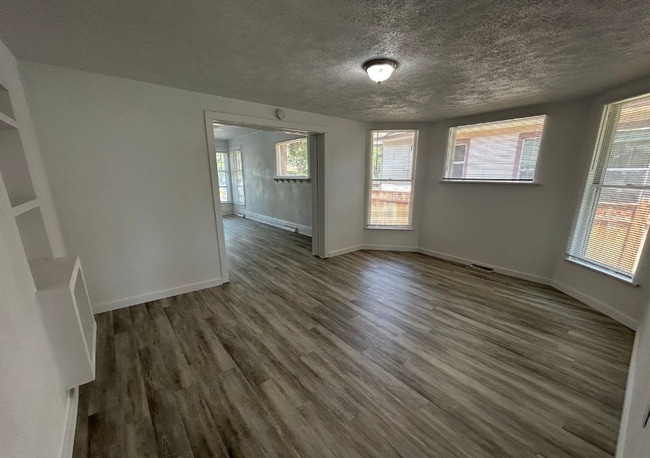 Building Photo - 312 E Mission Ave