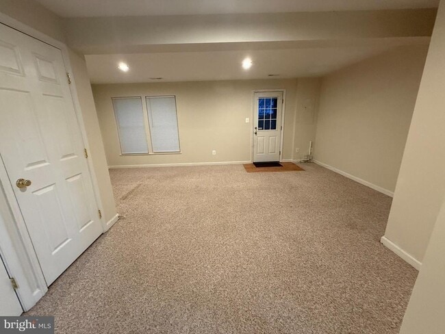 Building Photo - 43506 Postrail Square