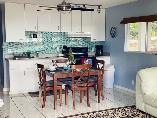 Kitchen/ dining area - 2012 St Louis Dr