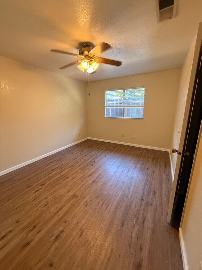 Building Photo - 2816 Windsong Ave