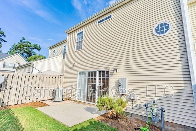 Building Photo - 302 Waycross Ln