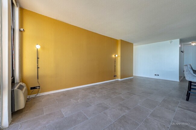 Building Photo - 6700 S South Shore Dr