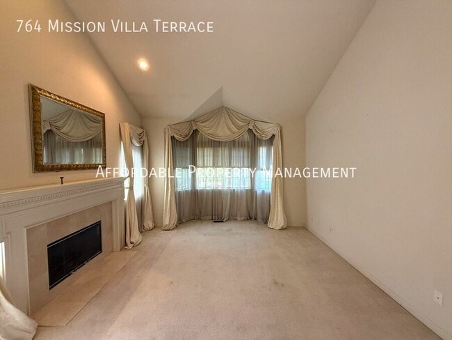 Building Photo - 764 Mission Villa Terrace