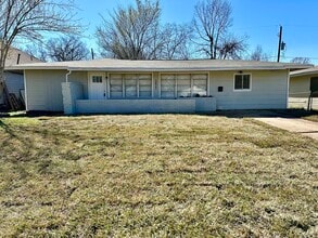 Building Photo - 5822 Glenhurst Dr