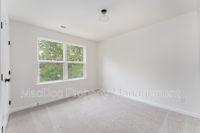 Building Photo - 105 Hillcrest Dr