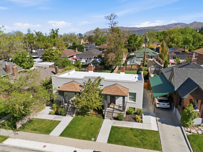 Building Photo - 817 Ramona Ave