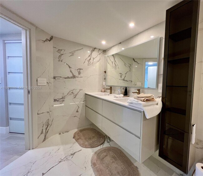 Building Photo - 16699 Collins Ave