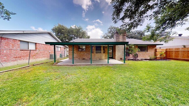 Building Photo - 318 Renee Dr