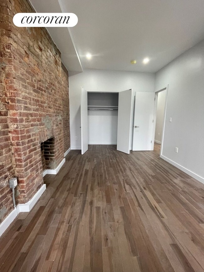 Building Photo - 228 Monroe St