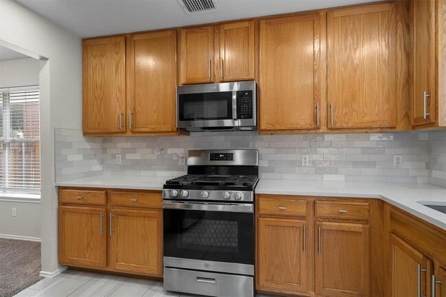 Building Photo - 14524 Ballycastle Trail