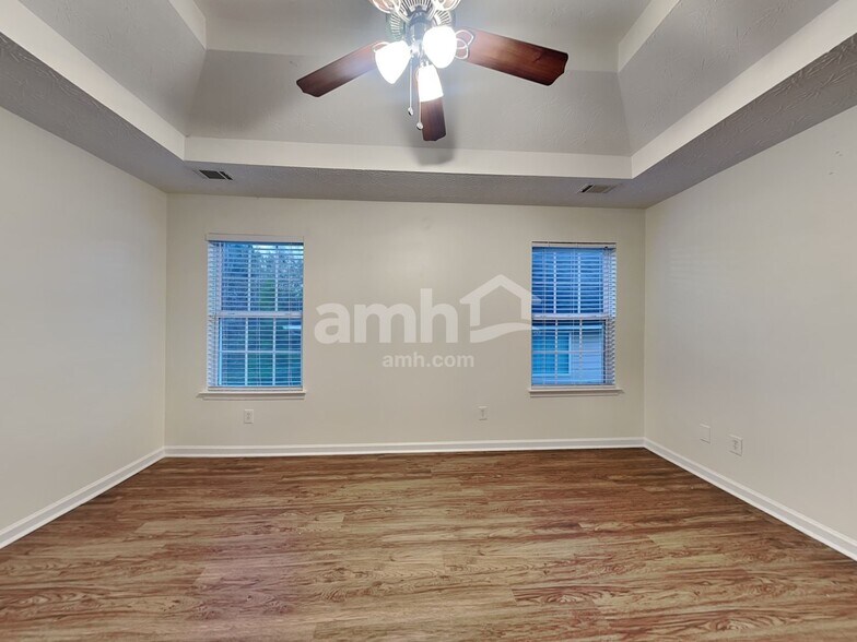 Building Photo - 247 River Pass Ct NE