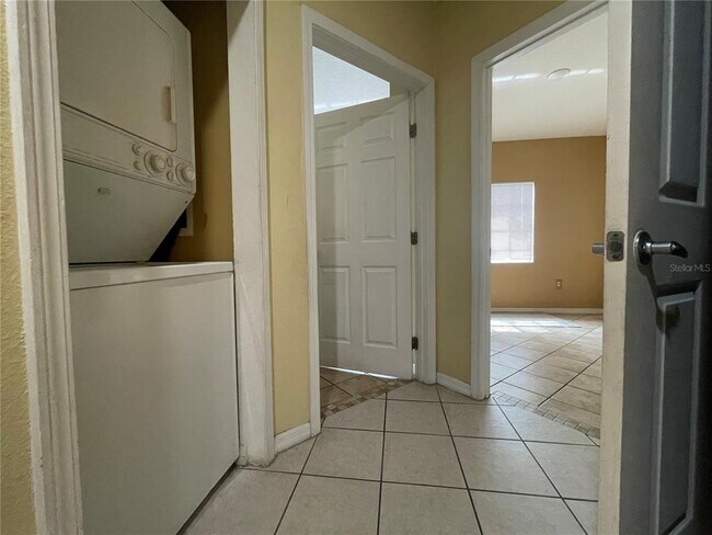 Building Photo - 6007 Skydale Way